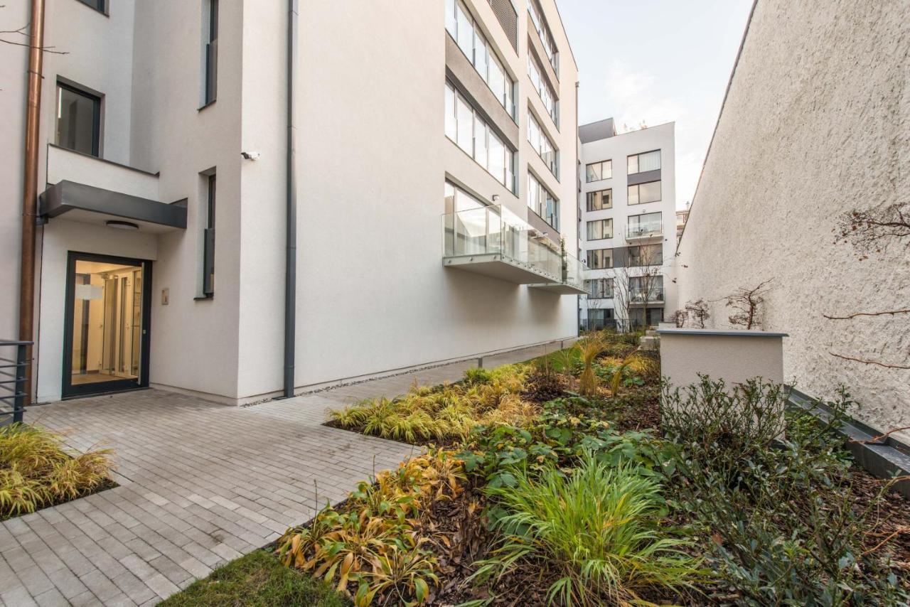 Quiet & New Near Center With Garage Appartamento Praga